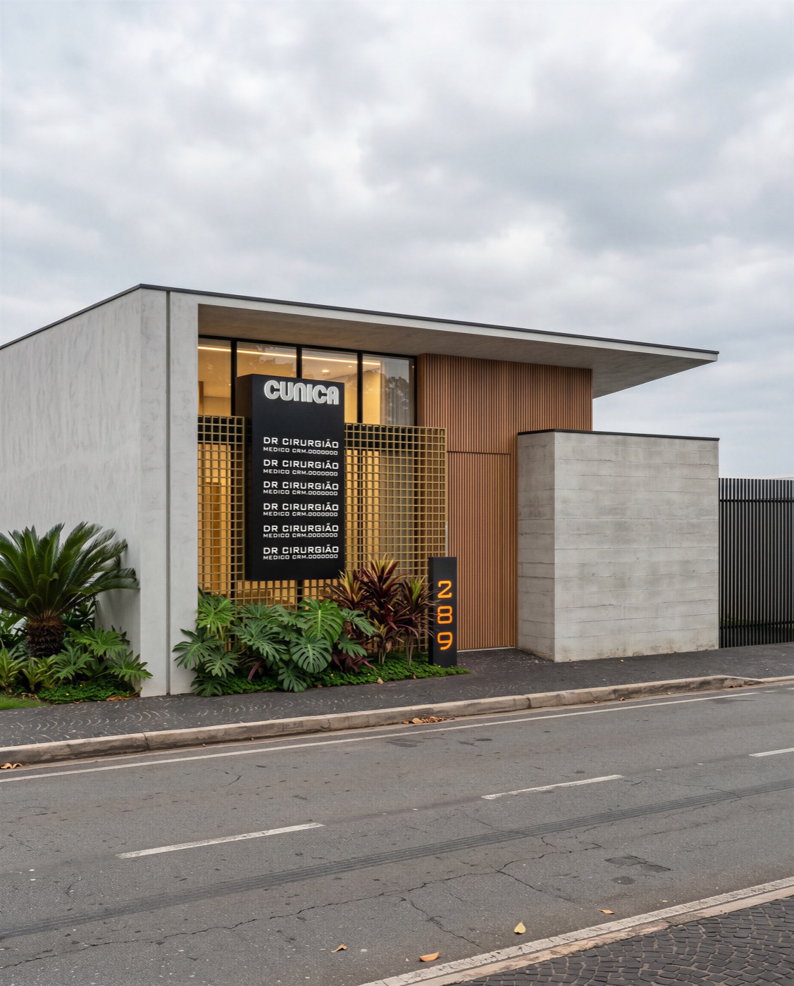 Fachada comercial com revestimento em pedra e palmeiras